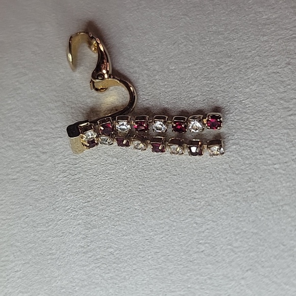 Sparkling Clip on earrings with red stones - Picture 2 of 4